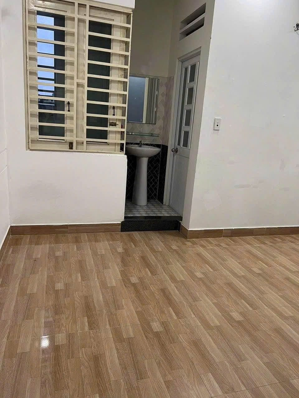 CHỈ hơn 6 tỷ có ngay NHÀ VIP Cách Mạng t8 q10-hẻm xe hơi-có ban công thông thoáng - Ảnh 2